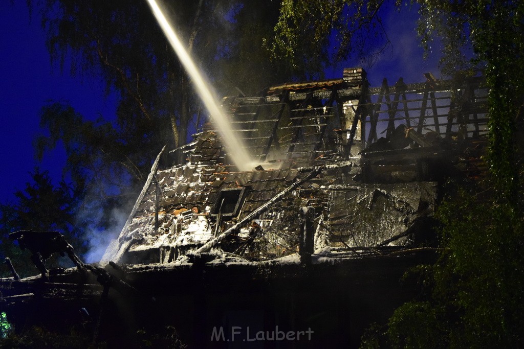 Grossfeuer Einfamilienhaus Siegburg Muehlengrabenstr P0700.JPG - Miklos Laubert